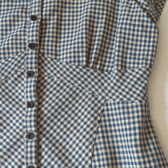 Womens Plaid Button Up with Cute Capped Sleeves & Flattering Ruching - Picture 6 of 6